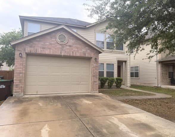 3-bedroom rental at 10114 Emerald Sun in San Antonio, TX — photo 3