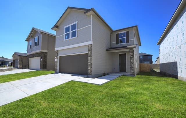 4-bedroom rental at 6511 Runaway Row in Converse, TX — photo 2