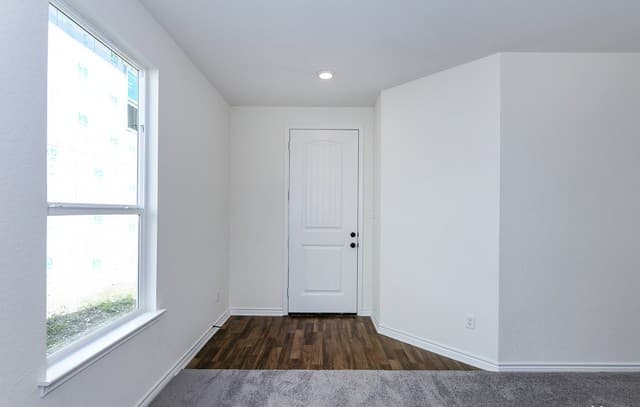 4-bedroom rental at 6511 Runaway Row in Converse, TX — photo 5