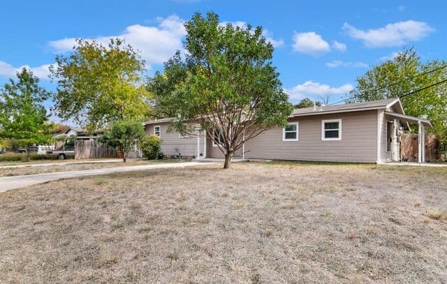 1-bedroom rental at 166 El Monte Unit 3 in San Antonio, TX — photo 2