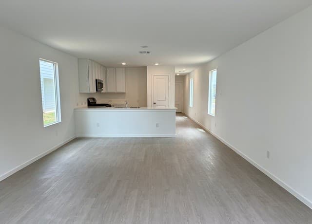 4-bedroom rental at 3024 Carnelian in San Antonio, TX — photo 3