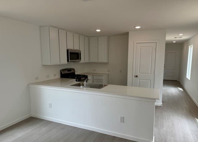 4-bedroom rental at 3024 Carnelian in San Antonio, TX — photo 5