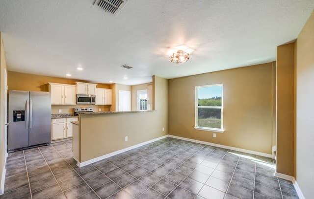 3-bedroom rental at 2915 Lavender Mdw in San Antonio, TX — photo 3