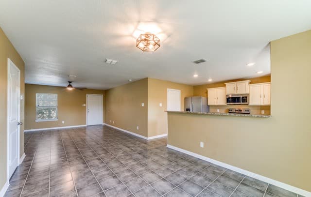 3-bedroom rental at 2915 Lavender Mdw in San Antonio, TX — photo 4