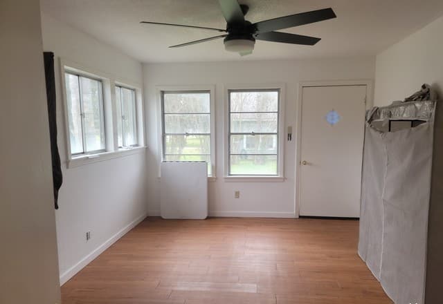 2-bedroom rental at 925 4Th St in Floresville, TX — photo 3