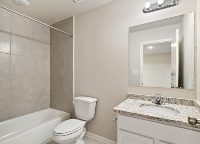 3-bedroom rental at 7911 Dial Ike Dr Unit 101 in San Antonio, TX — photo 5