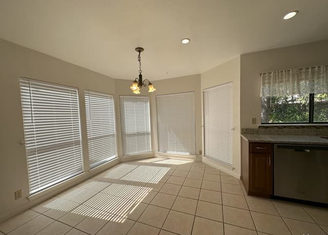 4-bedroom rental at 6035 Merrimac in San Antonio, TX — photo 4