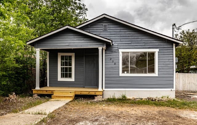 3-bedroom rental at 230 Paramount Ave in San Antonio, TX — photo 3