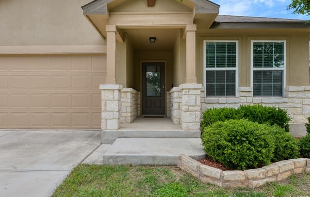 4-bedroom rental at 8732 Ironwood Hill in San Antonio, TX — photo 2