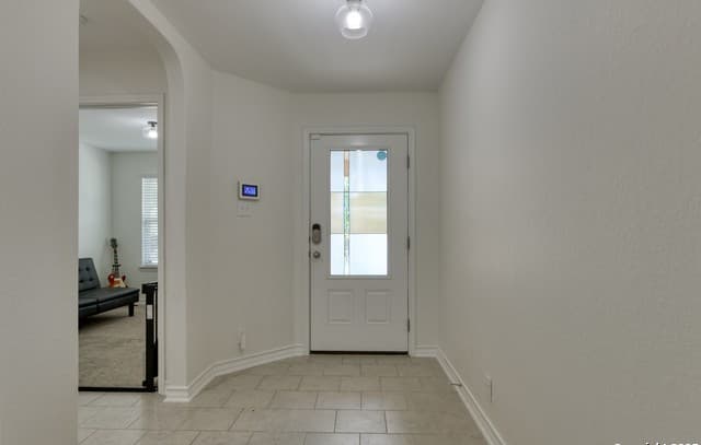 4-bedroom rental at 8732 Ironwood Hill in San Antonio, TX — photo 3