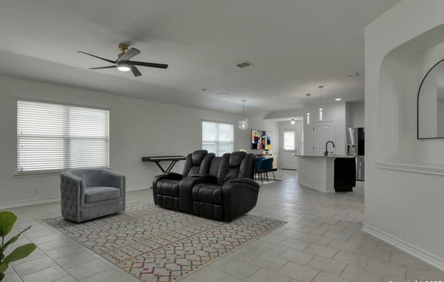4-bedroom rental at 8732 Ironwood Hill in San Antonio, TX — photo 5