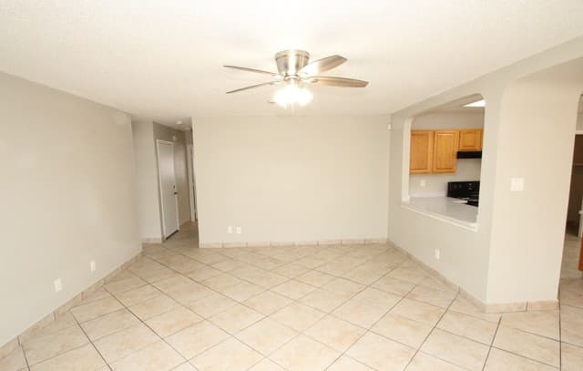 3-bedroom rental at 7807 Pecan Heights in San Antonio, TX — photo 3