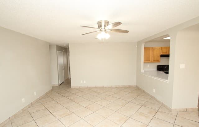 3-bedroom rental at 7807 Pecan Heights in San Antonio, TX — photo 4