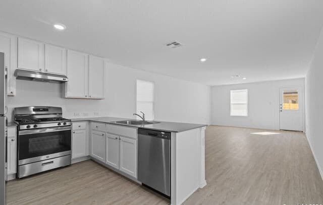 3-bedroom rental at 7602 Chancery Gate in San Antonio, TX — photo 2