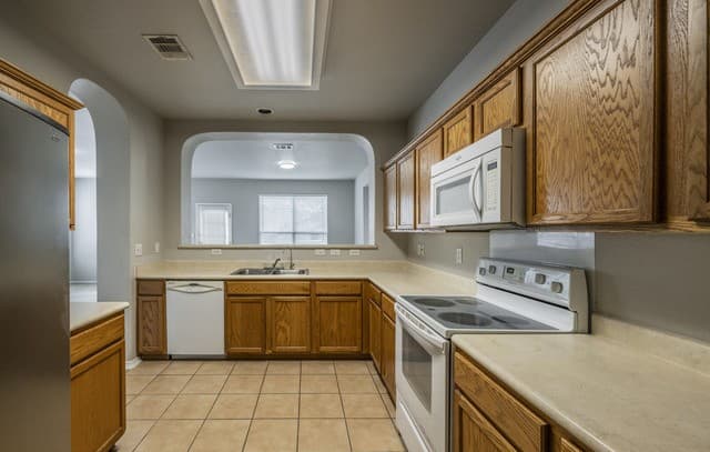 2-bedroom rental at 6729 Biscay Bay in San Antonio, TX — photo 4