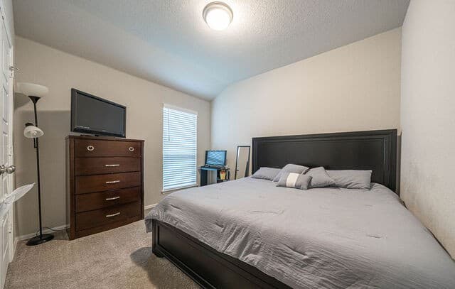 4-bedroom rental at 14923 Endsley in San Antonio, TX — photo 5