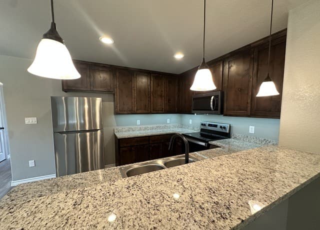 3-bedroom rental at 107 Virginia Way in Spring Branch, TX — photo 5