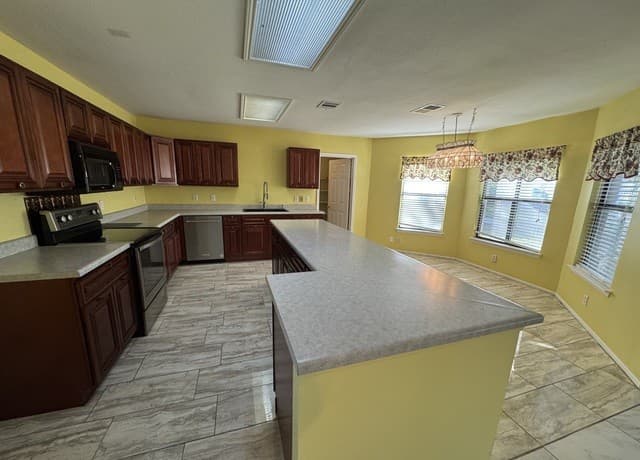 4-bedroom rental at 11514 Cavendish Circle in San Antonio, TX — photo 5