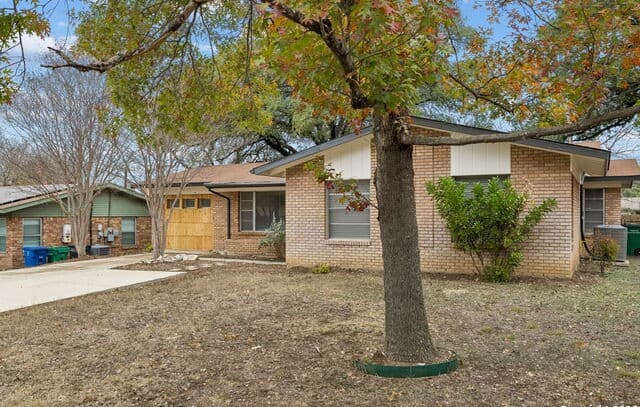 4-bedroom rental at 4627 Allegheny Dr in San Antonio, TX — photo 4
