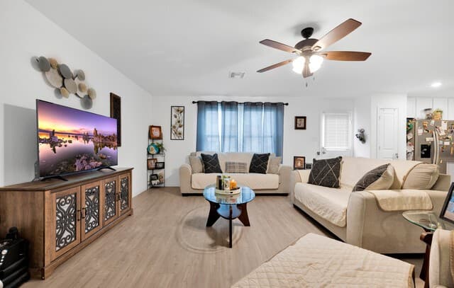 4-bedroom rental at 5258 Monarch in San Antonio, TX — photo 4