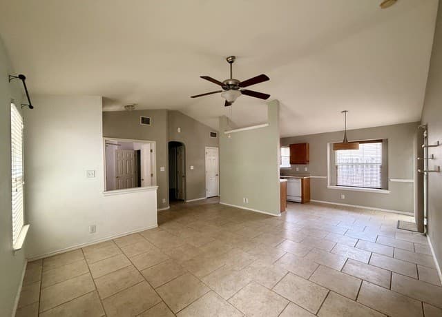 3-bedroom rental at 86 Coastal in San Antonio, TX — photo 3