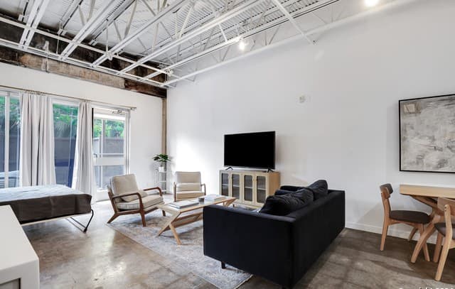0rental at 1115 S. Alamo Unit 3103 in San Antonio, TX — photo 2