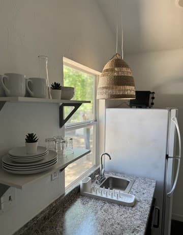 4-bedroom rental at 114 Yuma in San Antonio, TX — photo 3