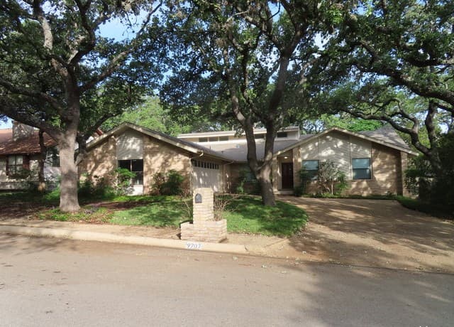 3-bedroom rental at 9207 Lasater St. in San Antonio, TX — photo 2
