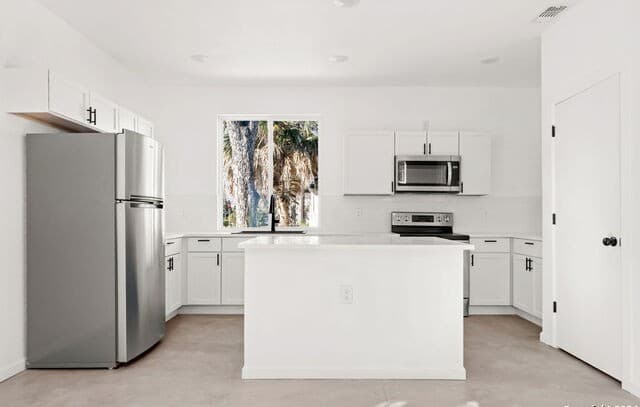 2-bedroom rental at 1005 Essex Unit 202 in San Antonio, TX — photo 4
