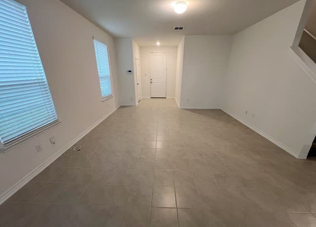3-bedroom rental at 11306 Amberina in San Antonio, TX — photo 2