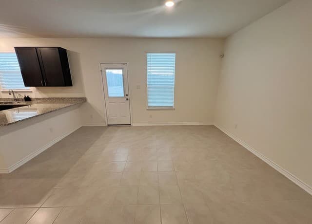 3-bedroom rental at 11306 Amberina in San Antonio, TX — photo 3