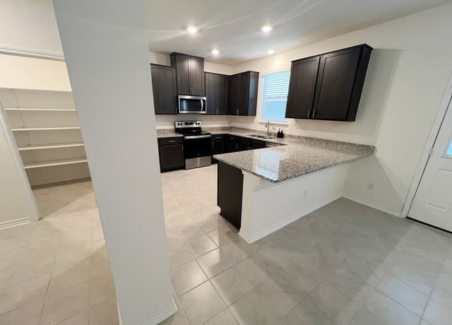 3-bedroom rental at 11306 Amberina in San Antonio, TX — photo 4