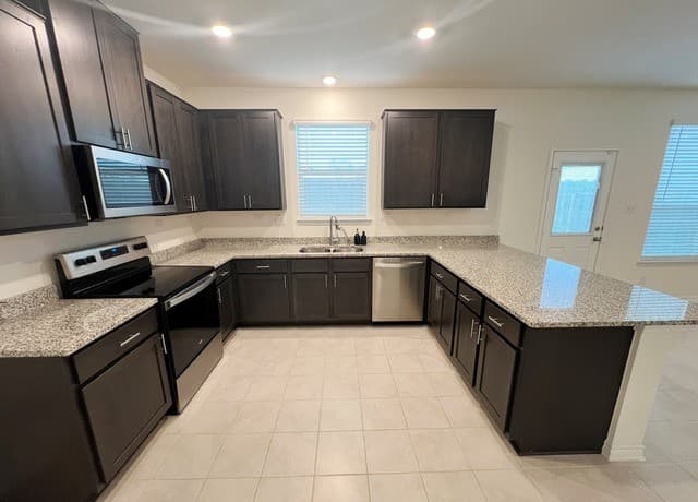 3-bedroom rental at 11306 Amberina in San Antonio, TX — photo 5