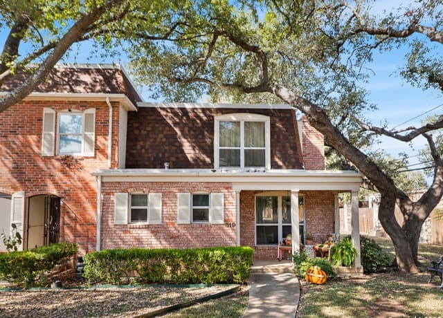 2-bedroom rental at 619 Strings Unit 619 in San Antonio, TX — photo 2