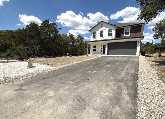 4-bedroom rental at 1187 Bob White in Spring Branch, TX — photo 2