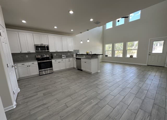 4-bedroom rental at 1187 Bob White in Spring Branch, TX — photo 4