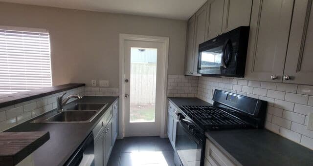 2-bedroom rental at 114 San Angelo in San Antonio, TX — photo 4
