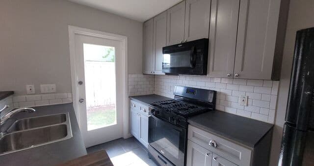 2-bedroom rental at 114 San Angelo in San Antonio, TX — photo 5