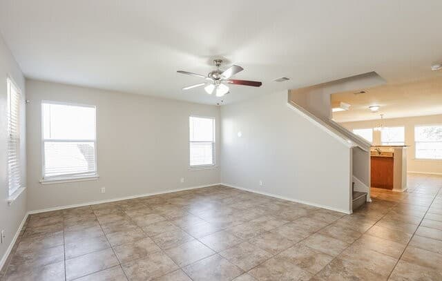 3-bedroom rental at 6734 Benke Farm in San Antonio, TX — photo 4