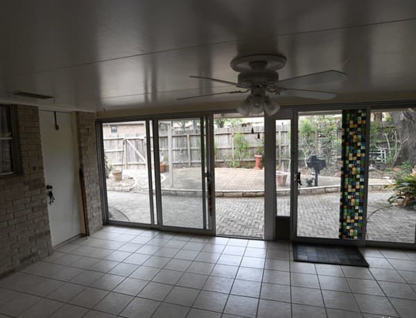 4-bedroom rental at 6207 Shady Brook in Windcrest, TX — photo 2