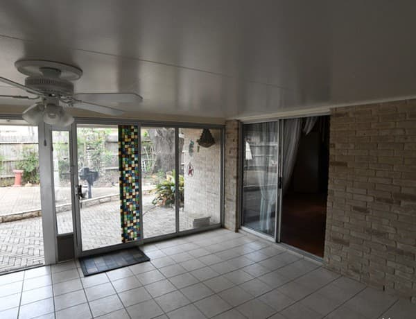 4-bedroom rental at 6207 Shady Brook in Windcrest, TX — photo 3