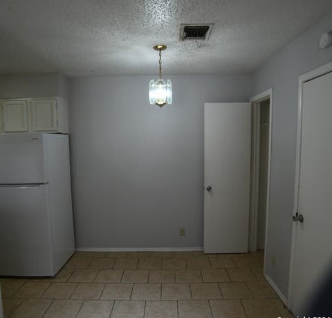 2-bedroom rental at 5609 Lochmoor Unit #1 in San Antonio, TX — photo 4