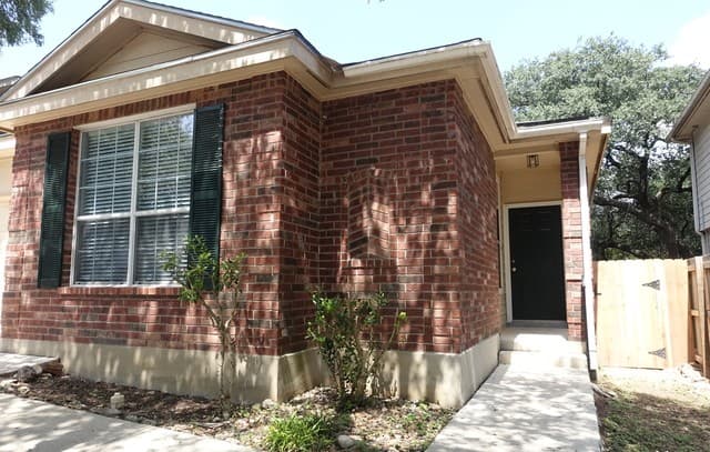 3-bedroom rental at 15838 Drexel in San Antonio, TX — photo 2