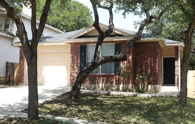 3-bedroom rental at 15838 Drexel in San Antonio, TX — photo 3