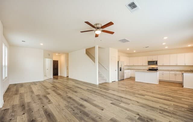 4-bedroom rental at 1350 Vallarta Centro in Converse, TX — photo 5