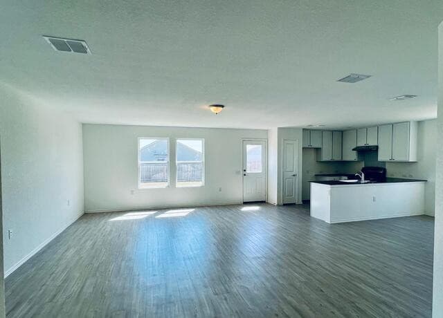 4-bedroom rental at 10135 Ana Heights in San Antonio, TX — photo 2