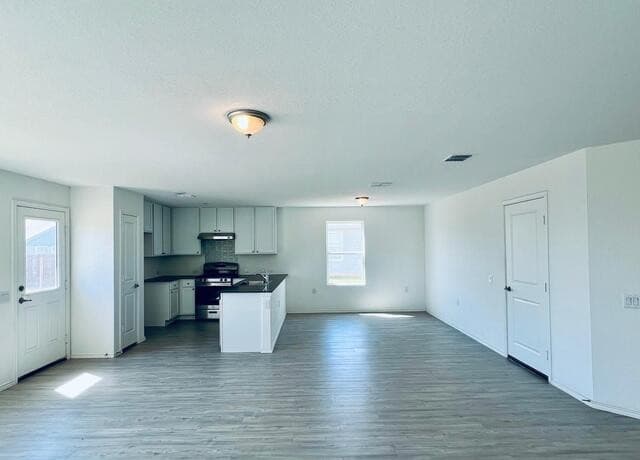 4-bedroom rental at 10135 Ana Heights in San Antonio, TX — photo 3