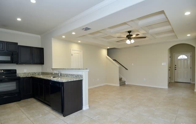 3-bedroom rental at 6610 Arancione Ave Unit 103 in San Antonio, TX — photo 3