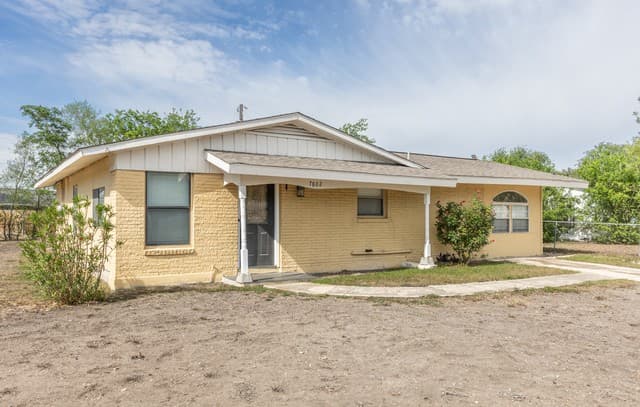 3-bedroom rental at 7802 Rimfire Dr in San Antonio, TX — photo 3