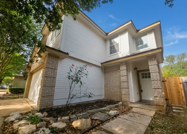 3-bedroom rental at 7219 Burns Crossing in San Antonio, TX — photo 3